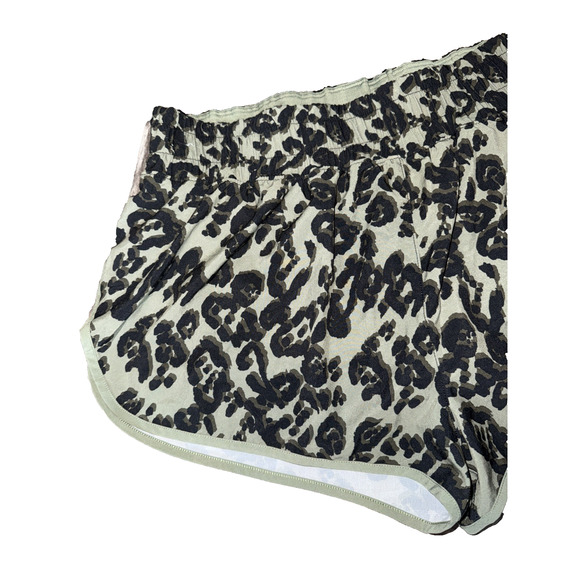 Victoria Sport Green Black Cheetah Leopard Lightweight Active Shorts Sz L - Picture 5 of 10